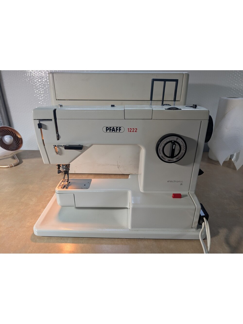 Vtg PFAFF 1222 Metal Sewing Machine West Germany w/Case and Pedal Tested Works